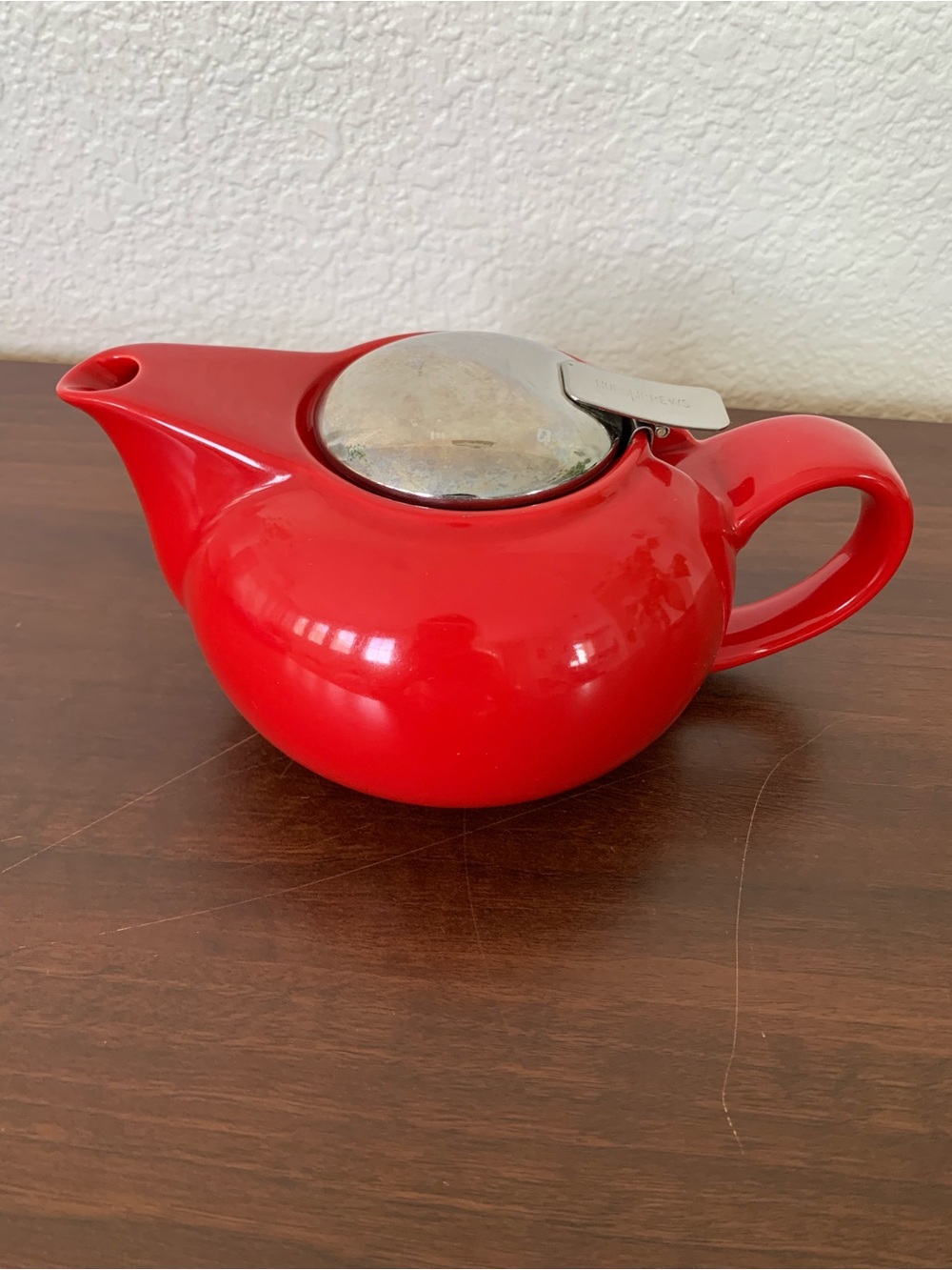 Hues 'N Brews Red Ceramic 550 ml Teapot w Stainless Lid & Infuser